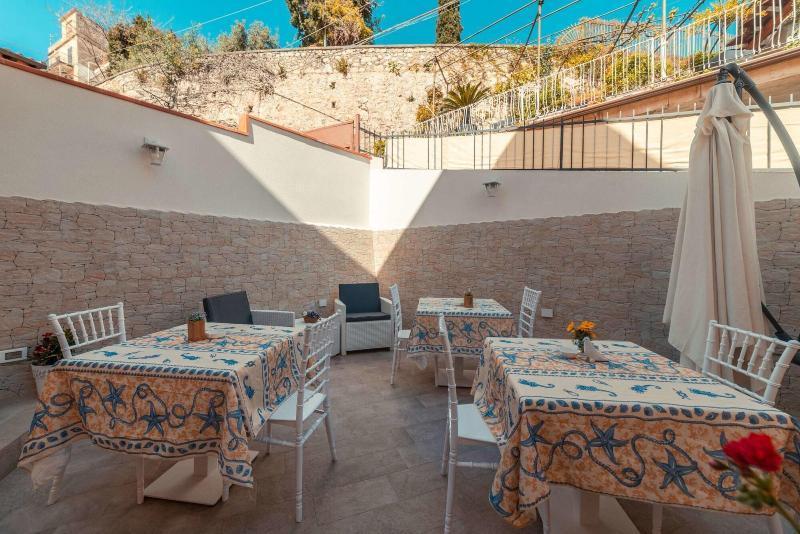Bed And Breakfast Dionisio Taormina Bagian luar foto