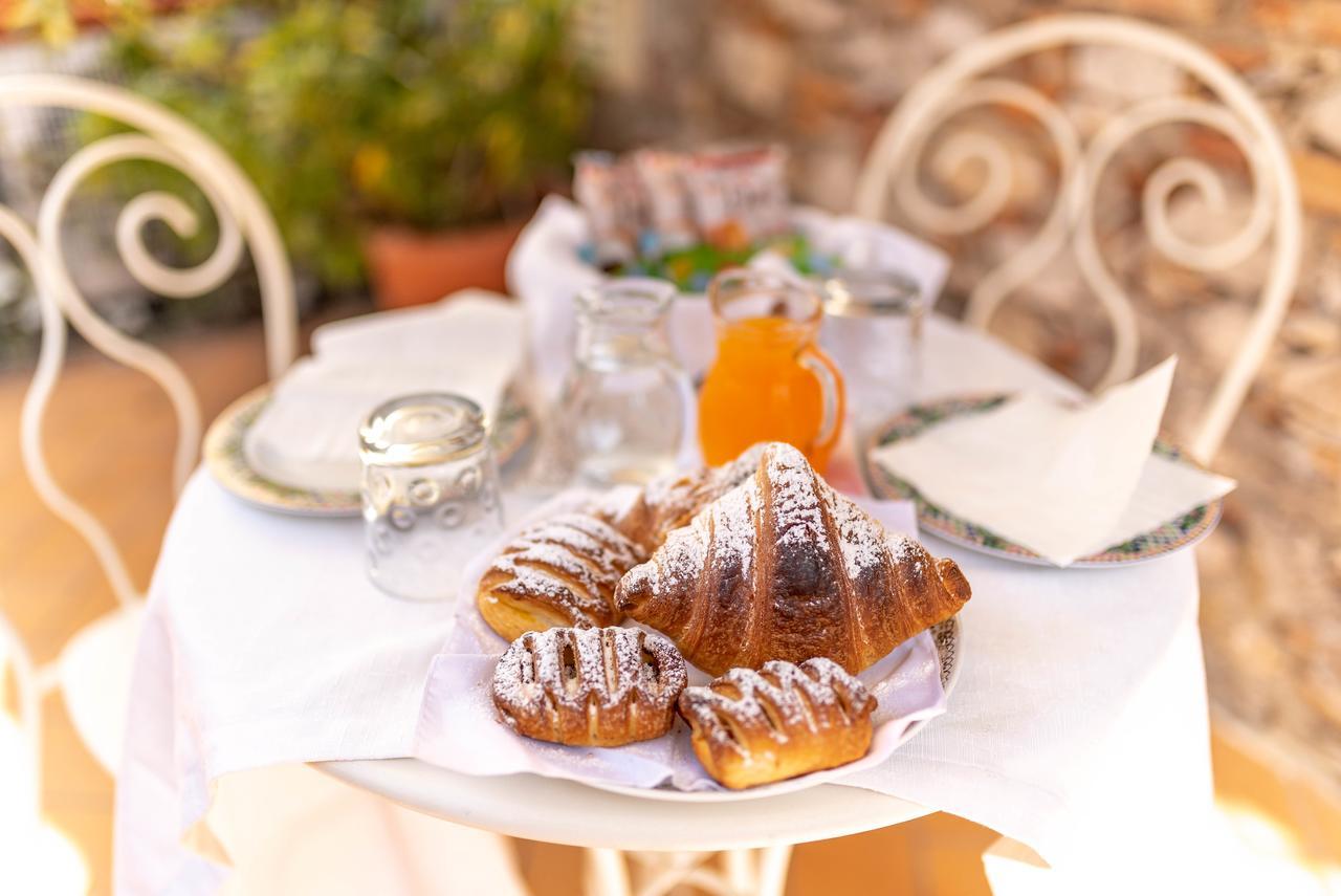 Bed And Breakfast Dionisio Taormina Bagian luar foto