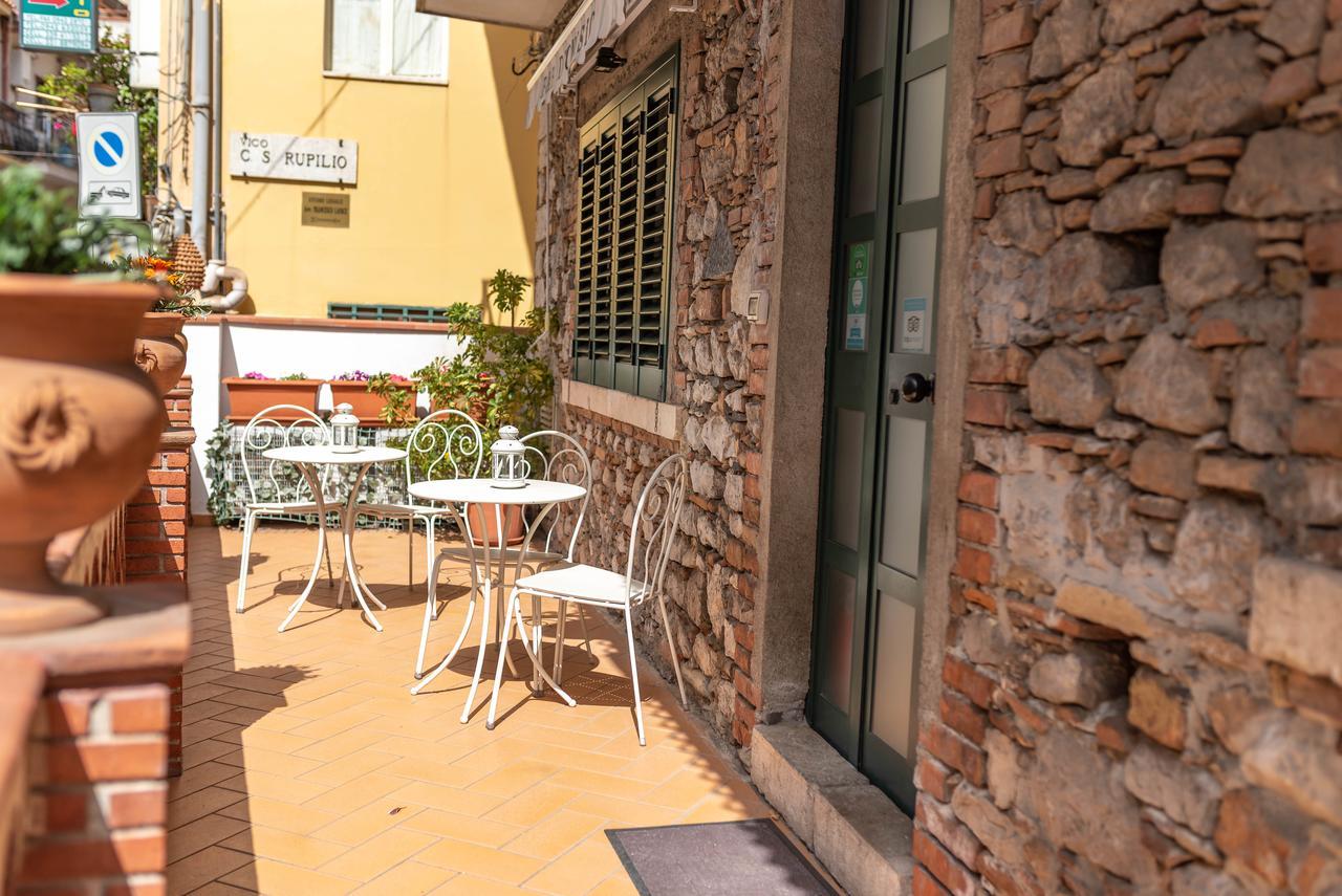 Bed And Breakfast Dionisio Taormina Bagian luar foto