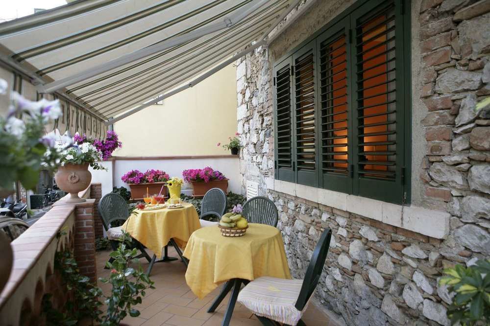 Bed And Breakfast Dionisio Taormina Bagian luar foto