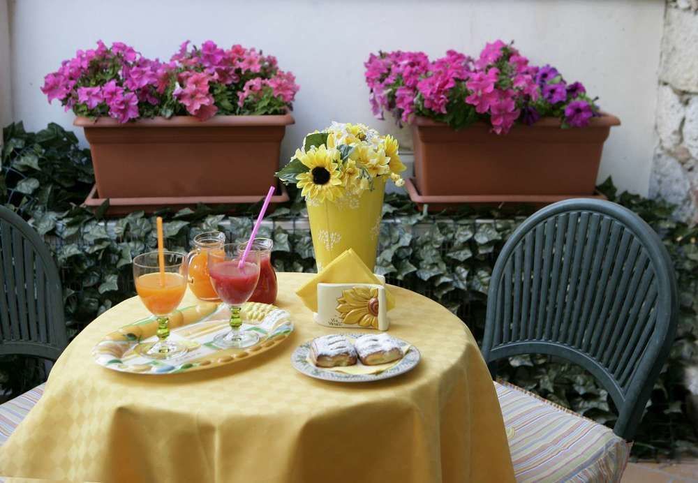 Bed And Breakfast Dionisio Taormina Bagian luar foto