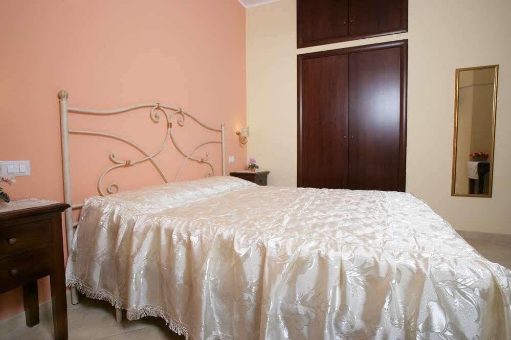 Bed And Breakfast Dionisio Taormina Bagian luar foto