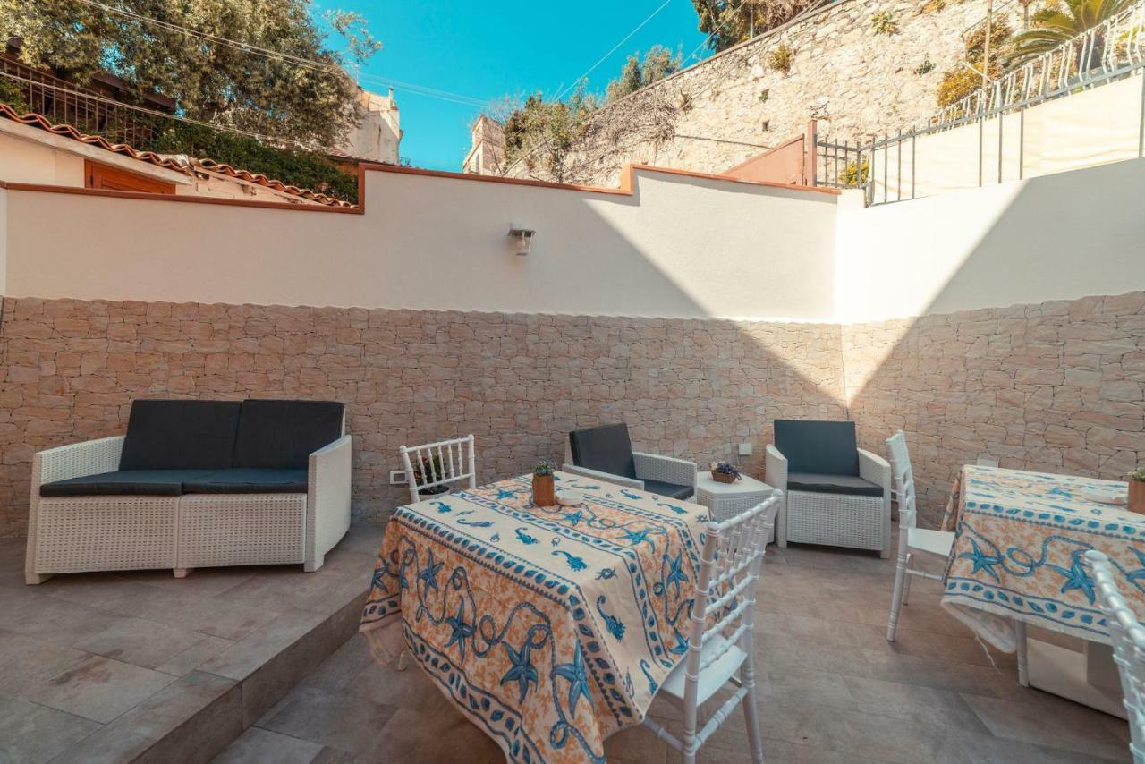Bed And Breakfast Dionisio Taormina Bagian luar foto