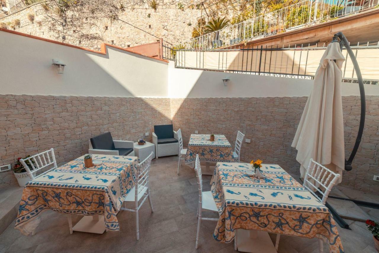 Bed And Breakfast Dionisio Taormina Bagian luar foto
