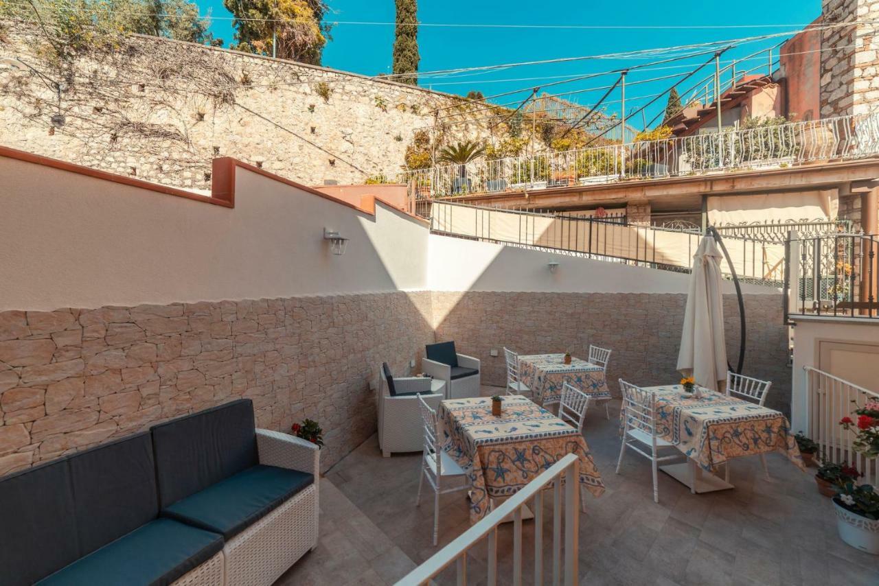 Bed And Breakfast Dionisio Taormina Bagian luar foto